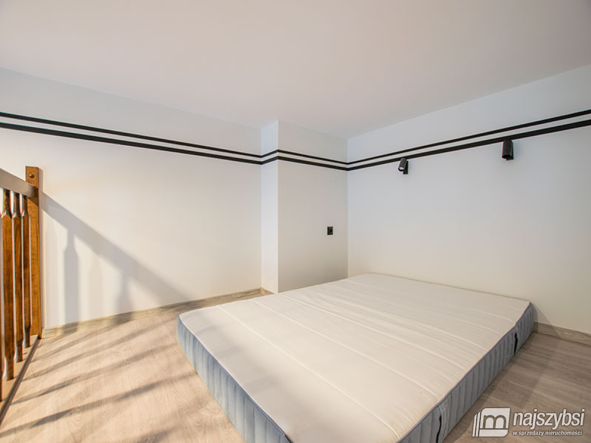 Apartament w reprezentacyjnej posiadłości. (16)