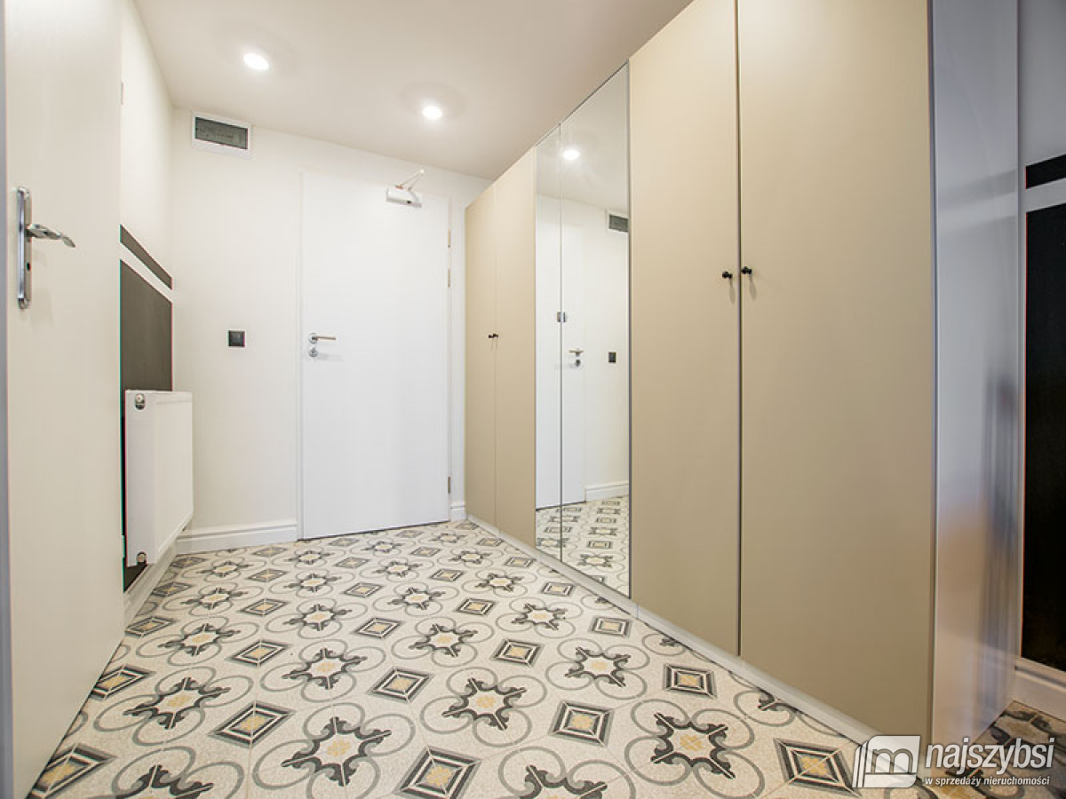 Apartament w reprezentacyjnej posiadłości. (18)