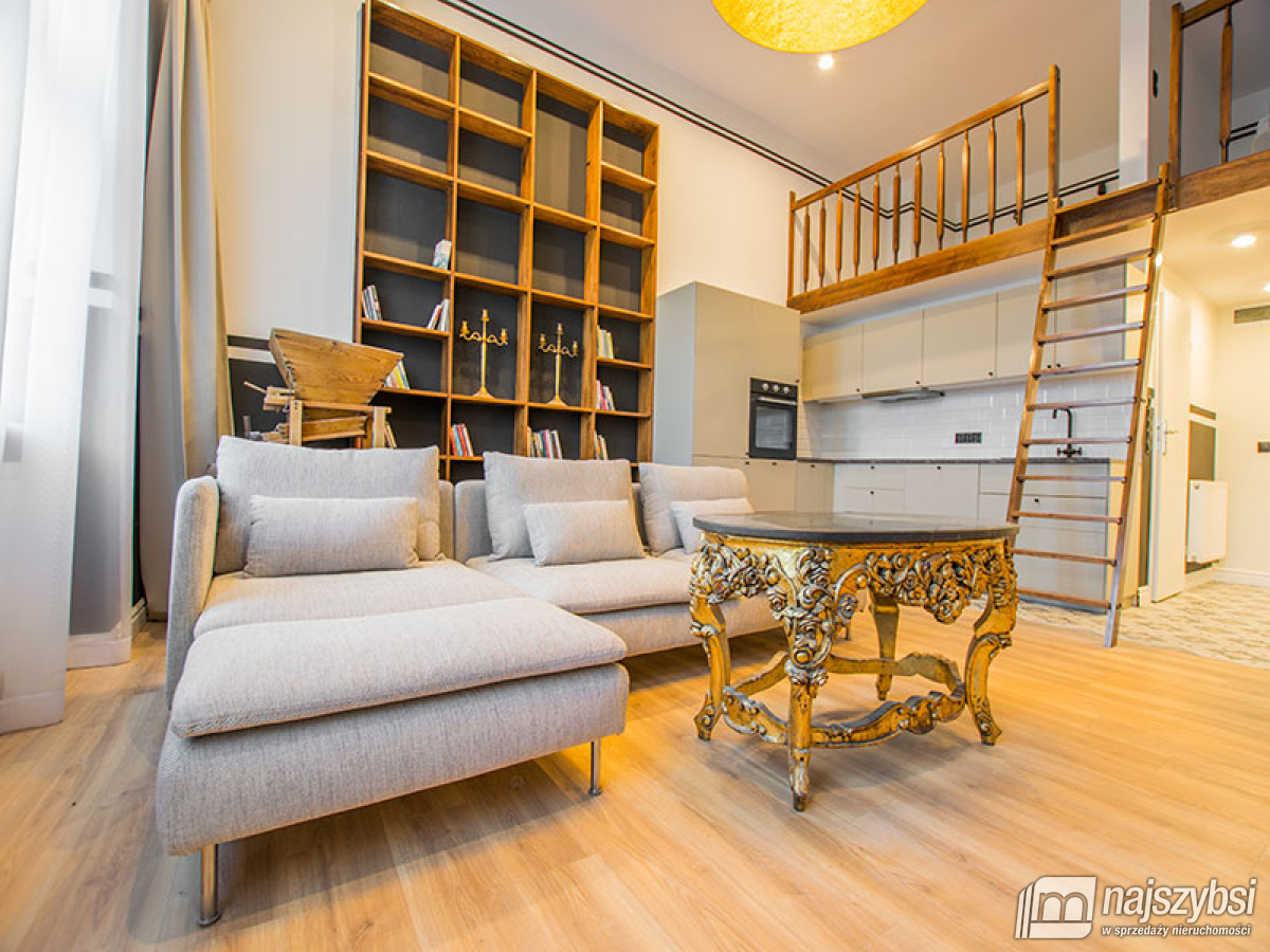 Apartament w reprezentacyjnej posiadłości. (2)