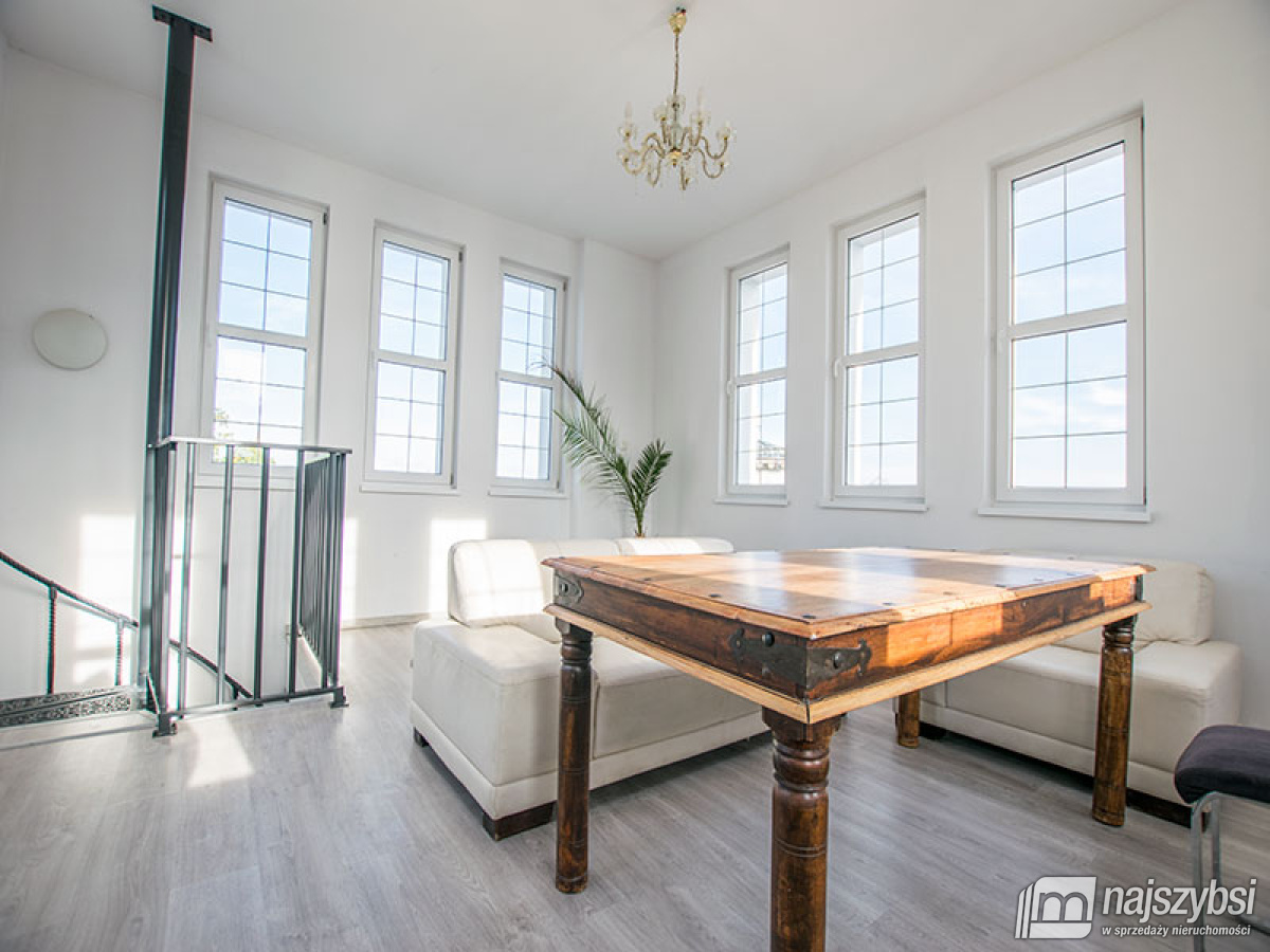 Apartament w reprezentacyjnej posiadłości. (25)