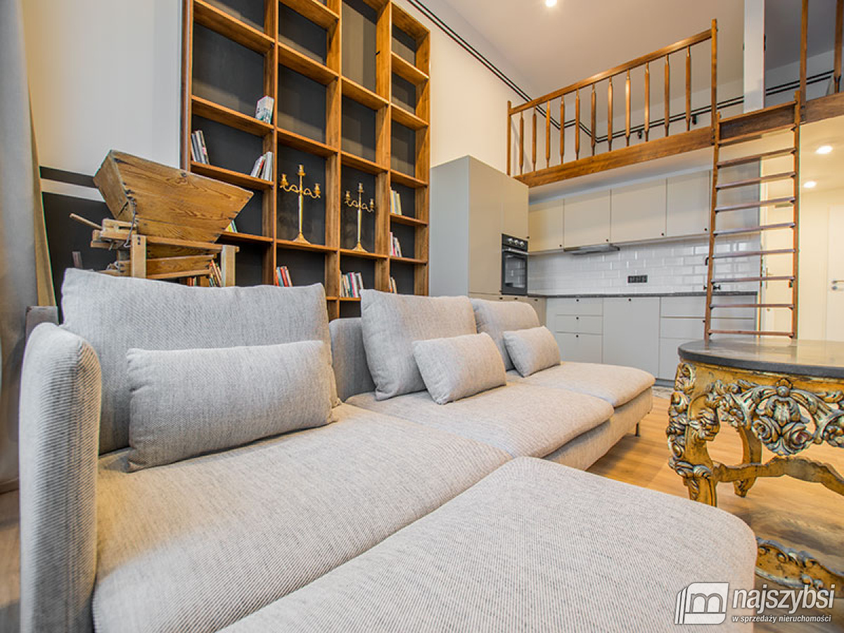 Apartament w reprezentacyjnej posiadłości. (7)