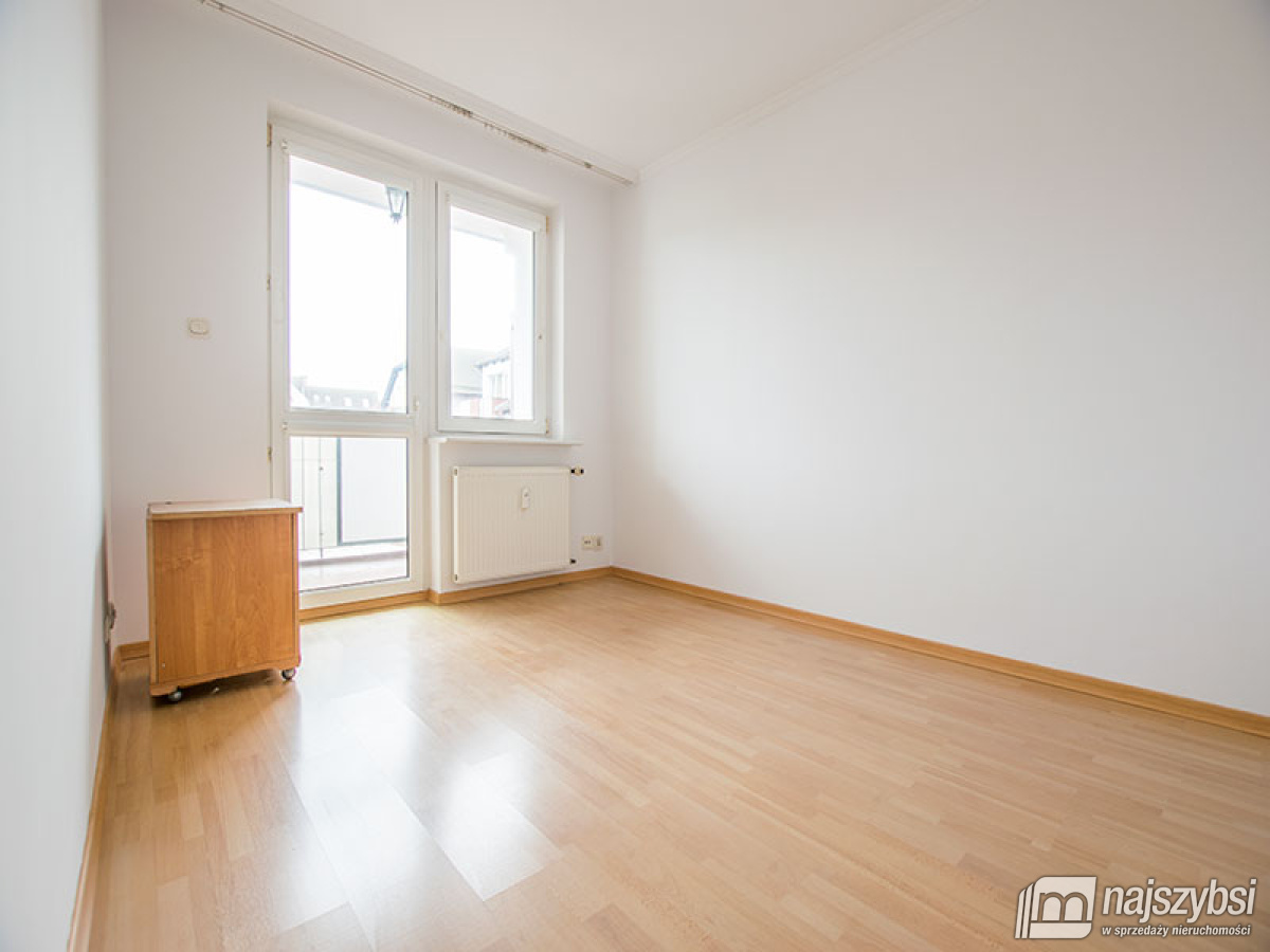 KOŁOBRZEG - przestronne mieszkanie starówka (77m2) (2)