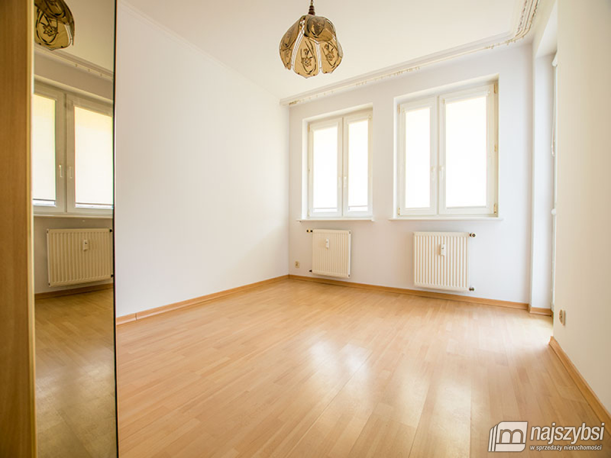 KOŁOBRZEG - przestronne mieszkanie starówka (77m2) (4)