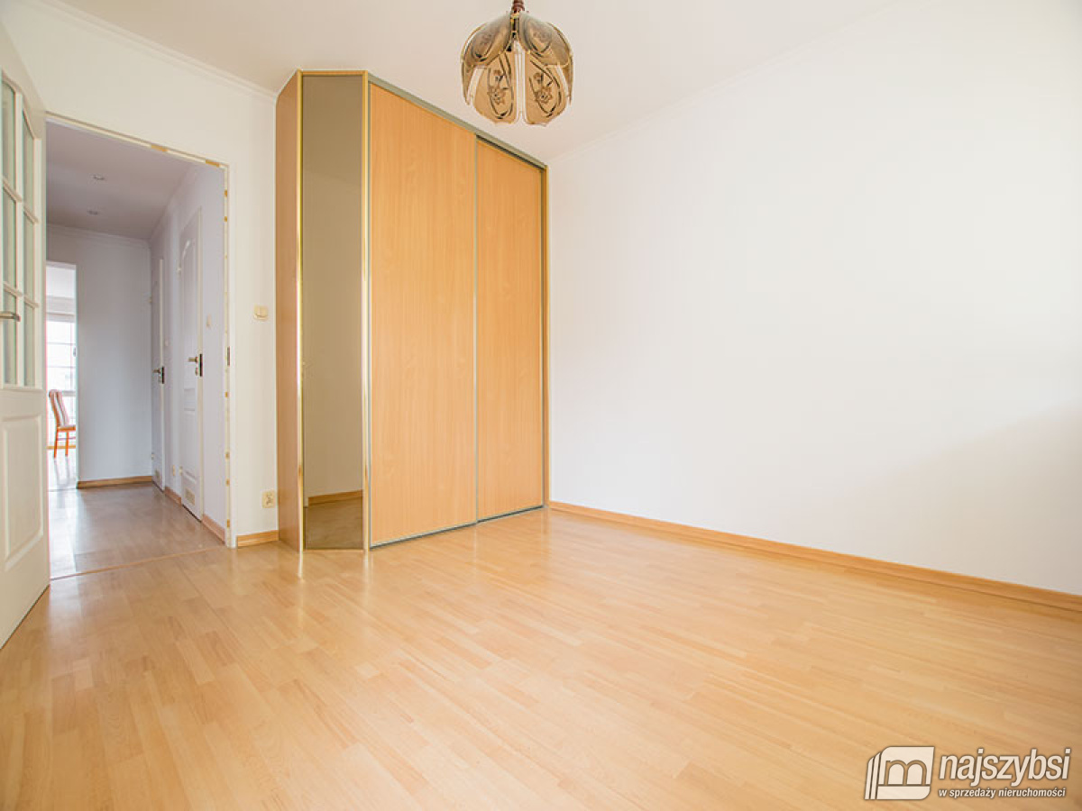 KOŁOBRZEG - przestronne mieszkanie starówka (77m2) (5)