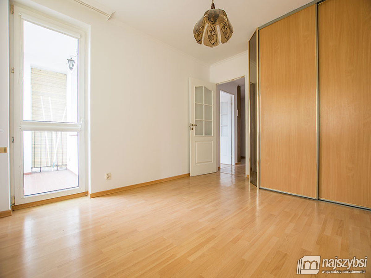 KOŁOBRZEG - przestronne mieszkanie starówka (77m2) (6)