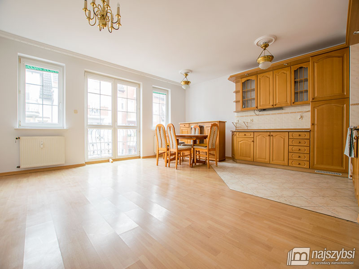 KOŁOBRZEG - przestronne mieszkanie starówka (77m2) (8)