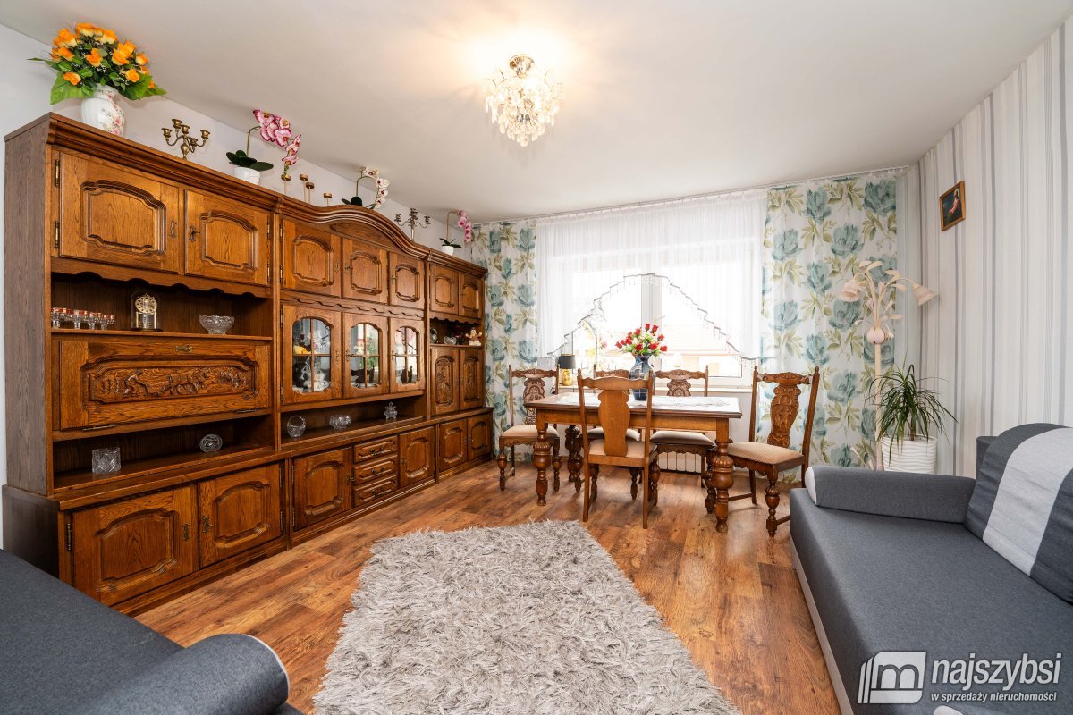 Czaplinek-obrzeża, dom z budynkiem i garażami (1)