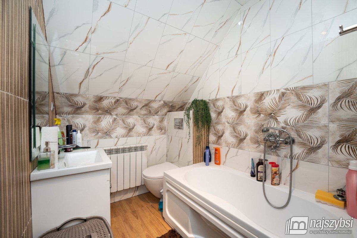 Czaplinek-obrzeża, dom z budynkiem i garażami (12)