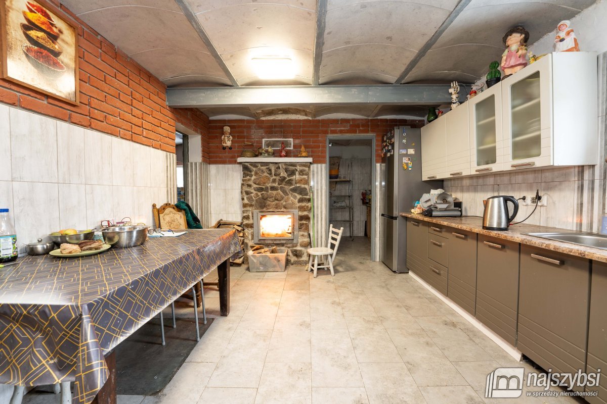 Czaplinek-obrzeża, dom z budynkiem i garażami (18)