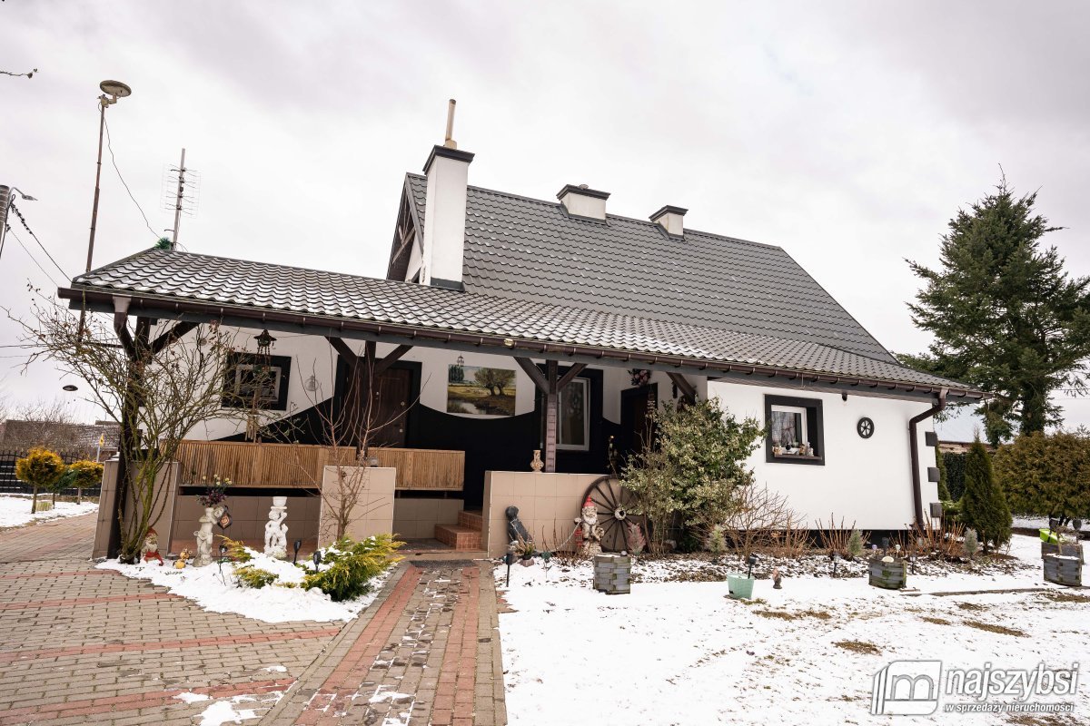 Czaplinek-obrzeża, dom z budynkiem i garażami (19)