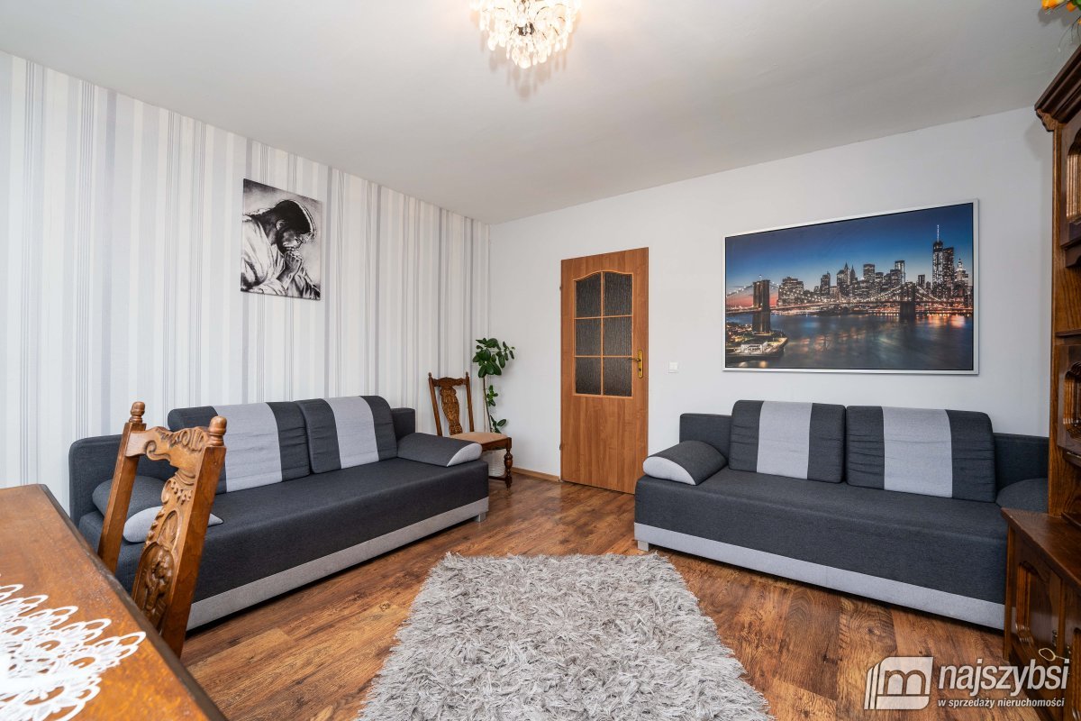 Czaplinek-obrzeża, dom z budynkiem i garażami (2)