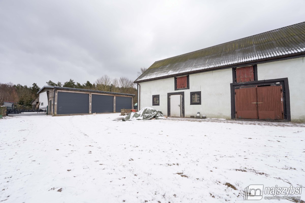 Czaplinek-obrzeża, dom z budynkiem i garażami (21)