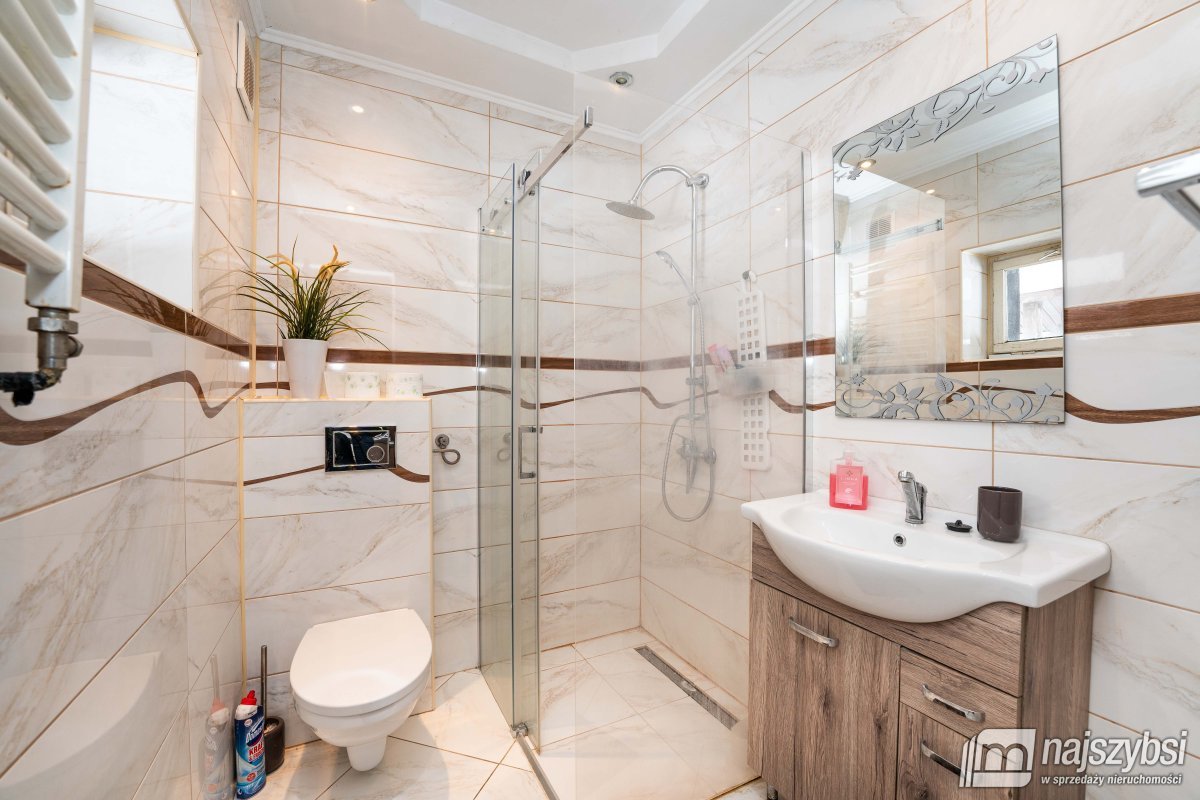 Czaplinek-obrzeża, dom z budynkiem i garażami (4)