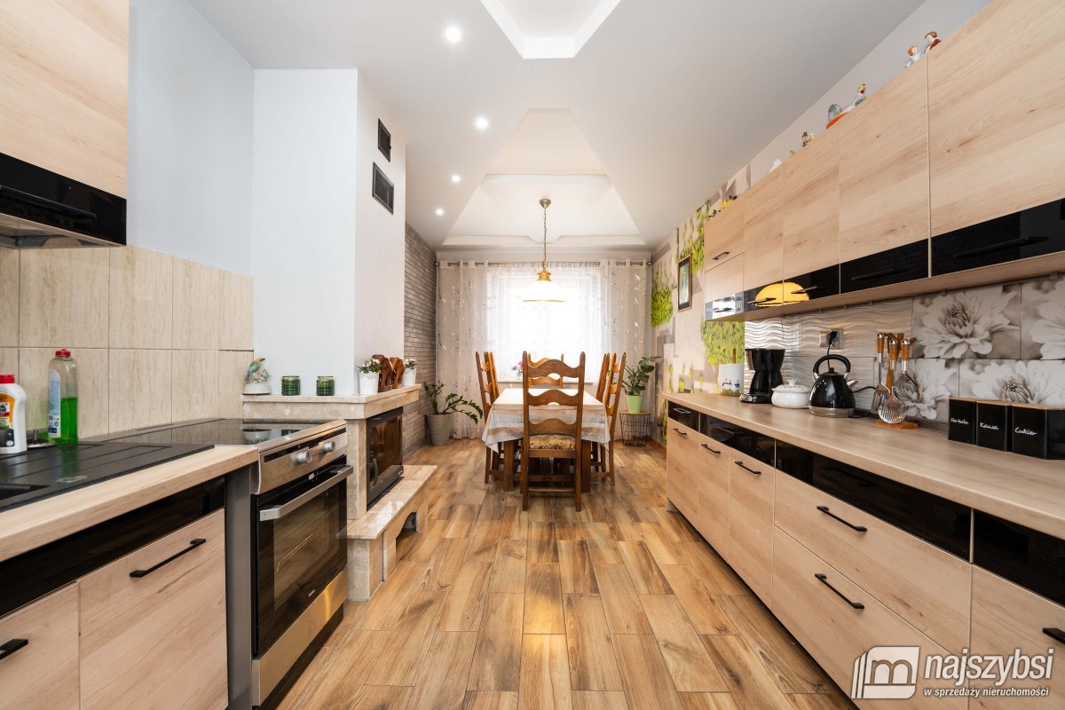 Czaplinek-obrzeża, dom z budynkiem i garażami (5)