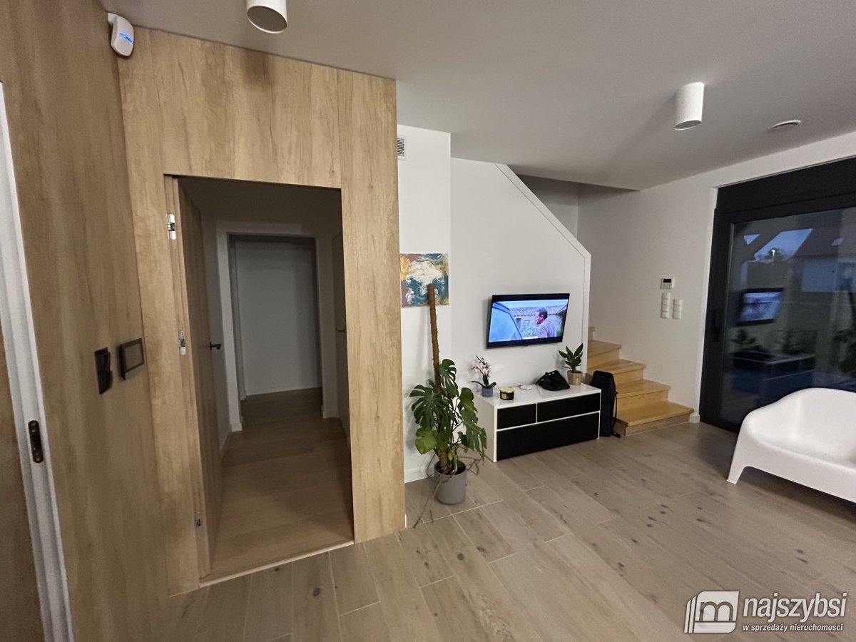 Kołobrzeg - nowoczesny dom gotowy do zamieszkania (18)