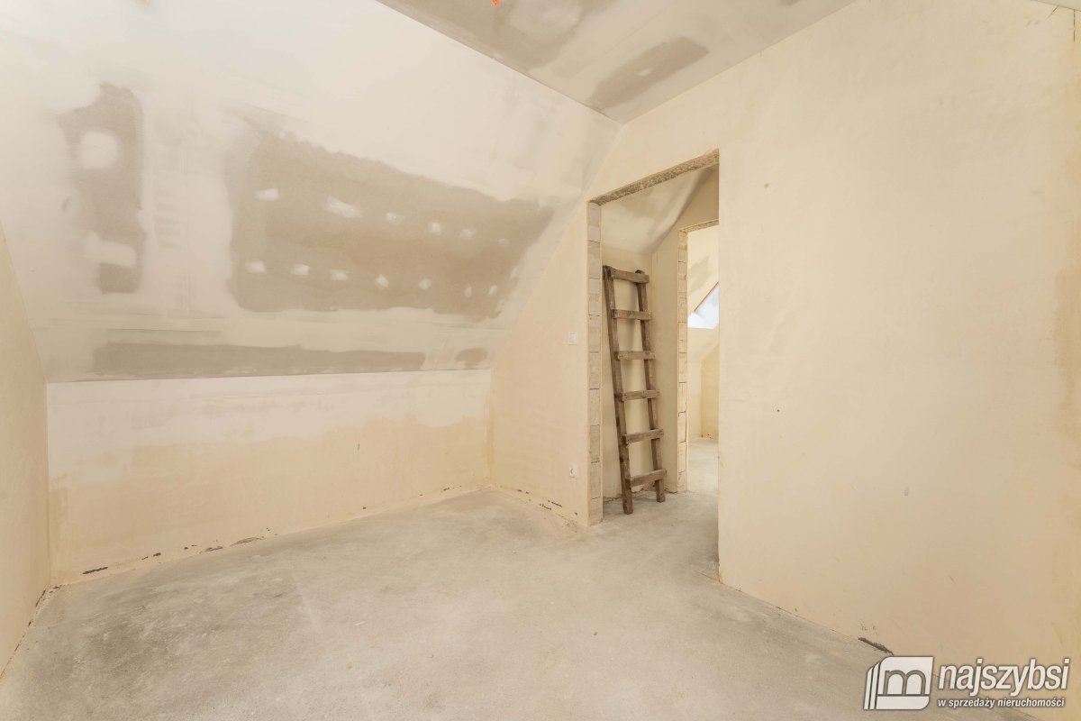 Gąski - dom z potencjałem inwestycyjnym 800 m od m (8)