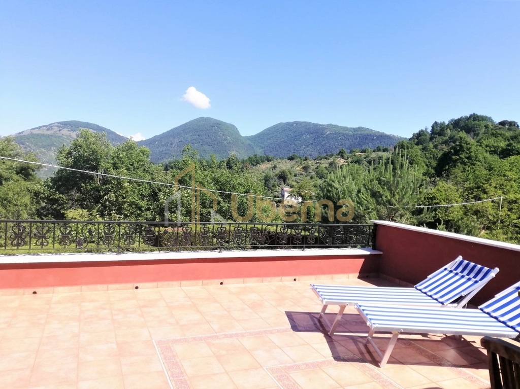 Dom z ogrodem w  Gerano, 40 km od Rzym, sprzedaż. (15)