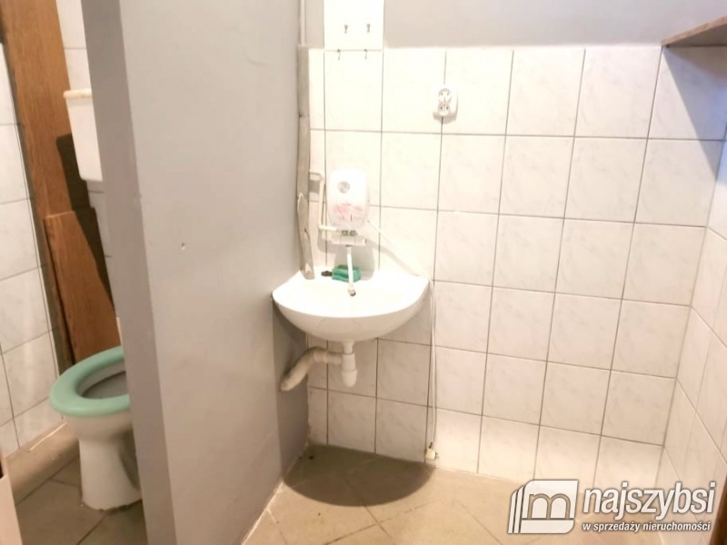 Lokal usługowy w centrum Dobrej (10)