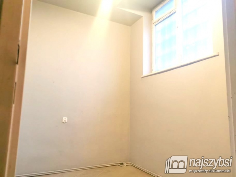 Lokal usługowy w centrum Dobrej (11)