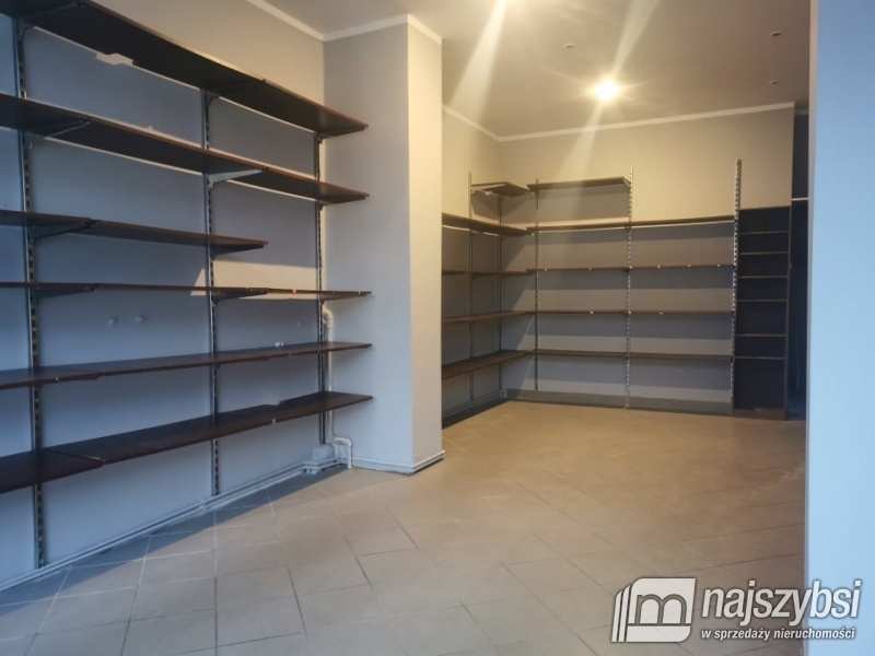Lokal usługowy w centrum Dobrej (3)