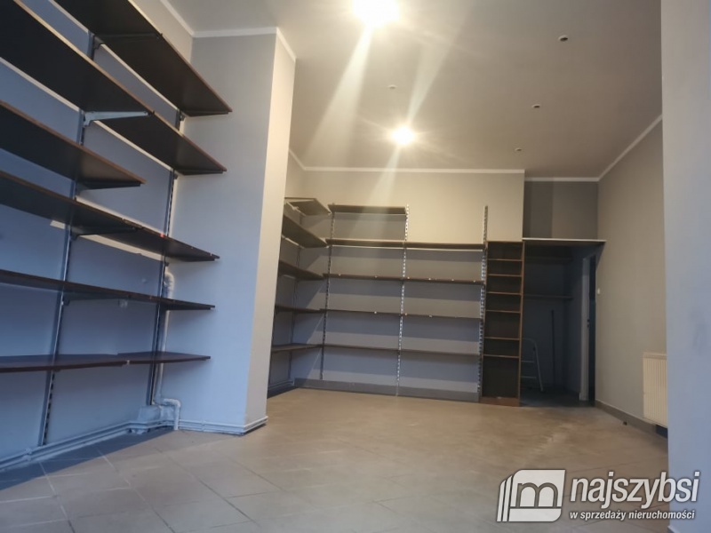 Lokal usługowy w centrum Dobrej (6)