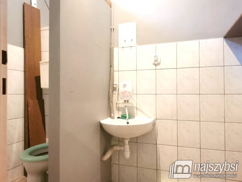 Lokal usługowy w centrum Dobrej (9)