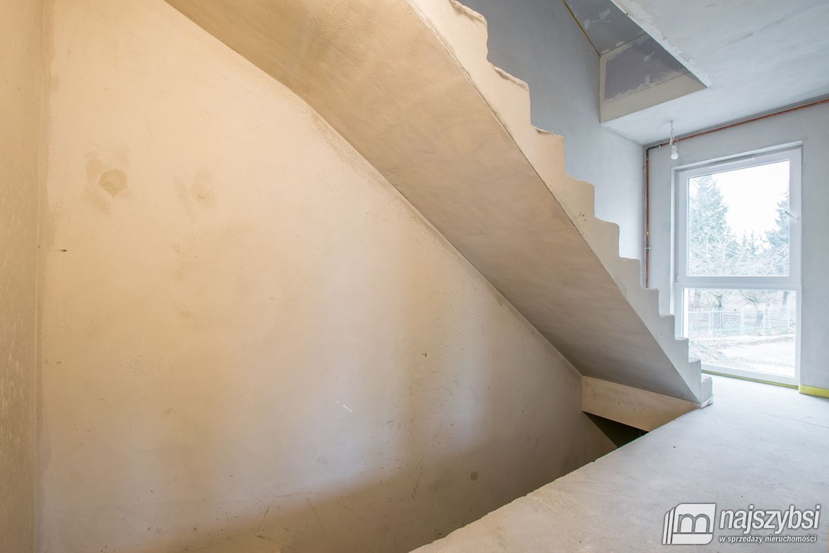 Przylep - dwupoziomowy apartament   z ogródkiem  (11)