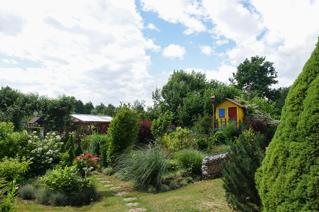 Dom dwurodzinny na uboczu działka 3340 m2 (9)