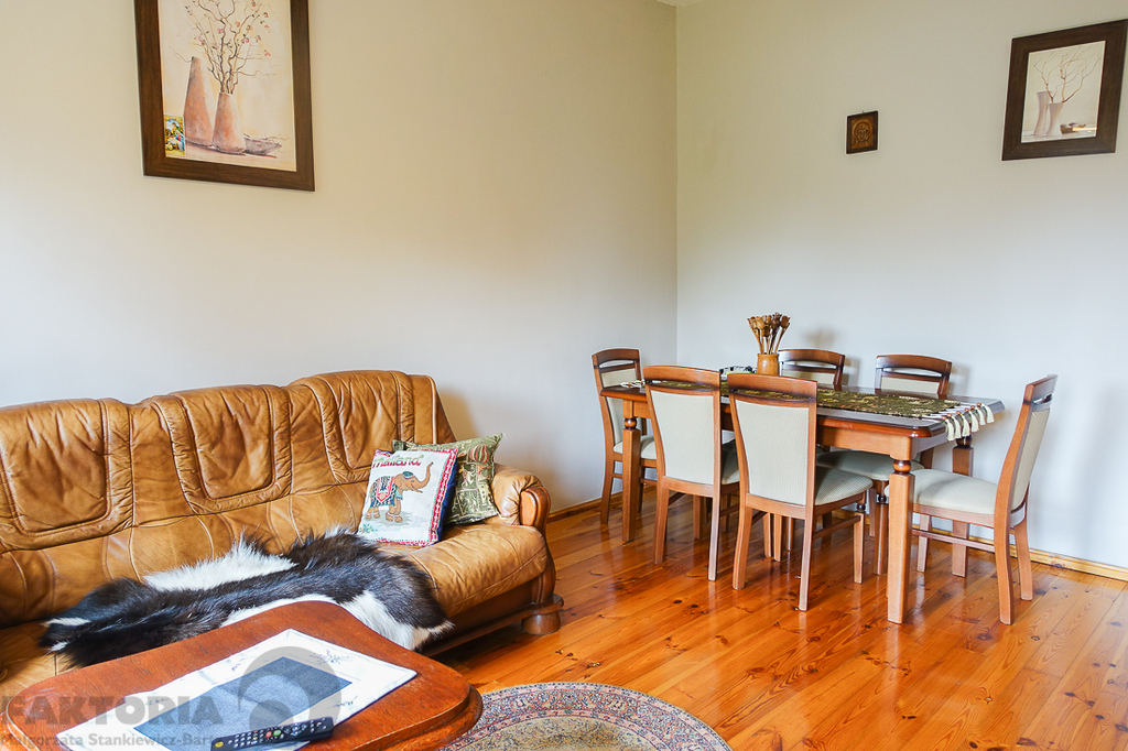 Dom dwurodzinny na uboczu działka 3340 m2 (2)