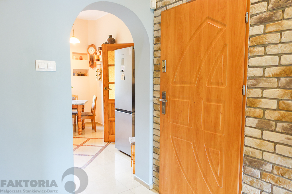 Dom dwurodzinny na uboczu działka 3340 m2 (7)