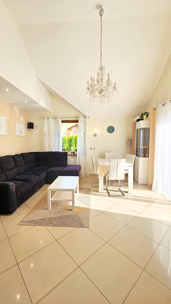 Przestronne mieszkanie z kominkiem i ogródkiem! (1)