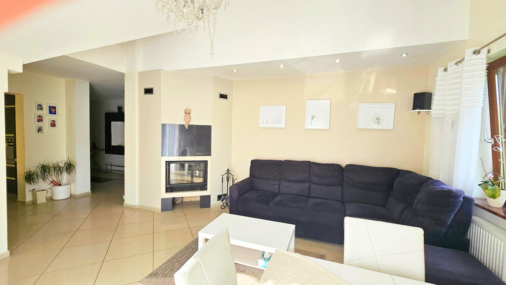 Przestronne mieszkanie z kominkiem i ogródkiem! (2)