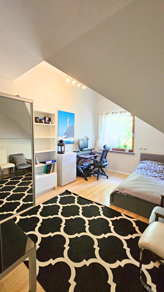 Przestronne mieszkanie z kominkiem i ogródkiem! (4)