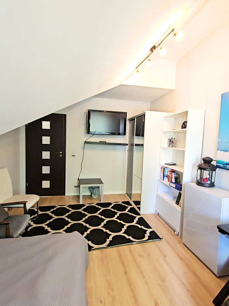 Przestronne mieszkanie z kominkiem i ogródkiem! (5)