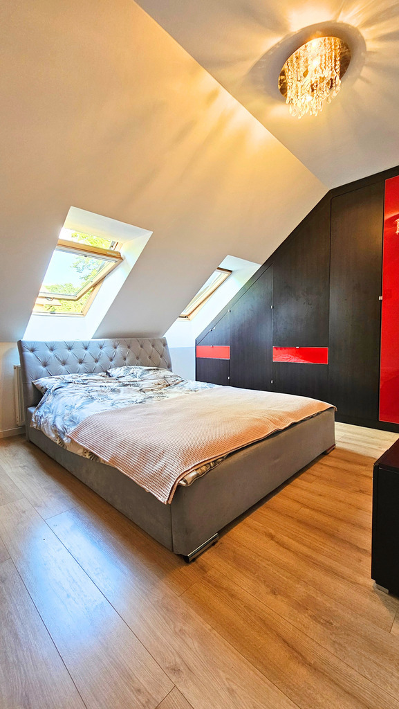 Przestronne mieszkanie z kominkiem i ogródkiem! (8)