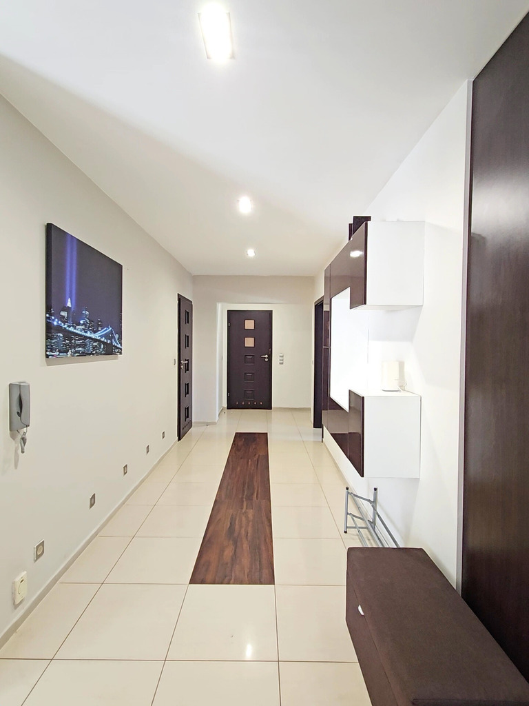 Przestronne mieszkanie z kominkiem i ogródkiem! (15)