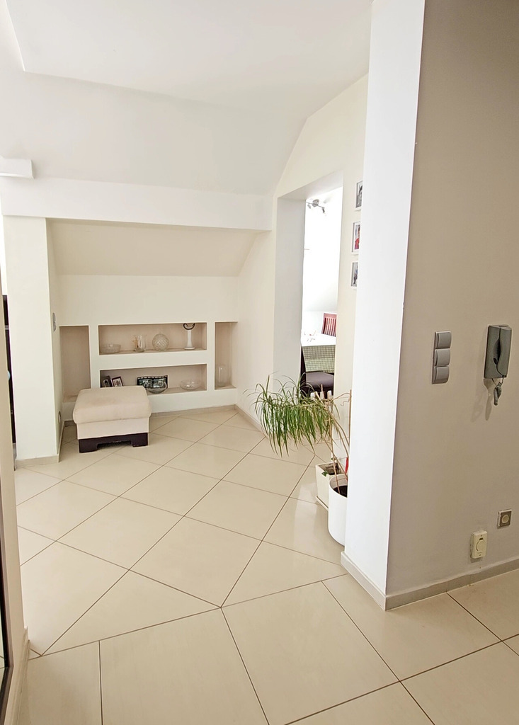 Przestronne mieszkanie z kominkiem i ogródkiem! (14)