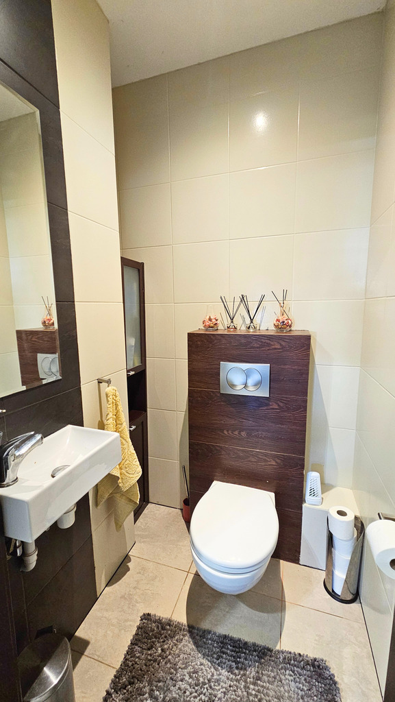 Przestronne mieszkanie z kominkiem i ogródkiem! (13)