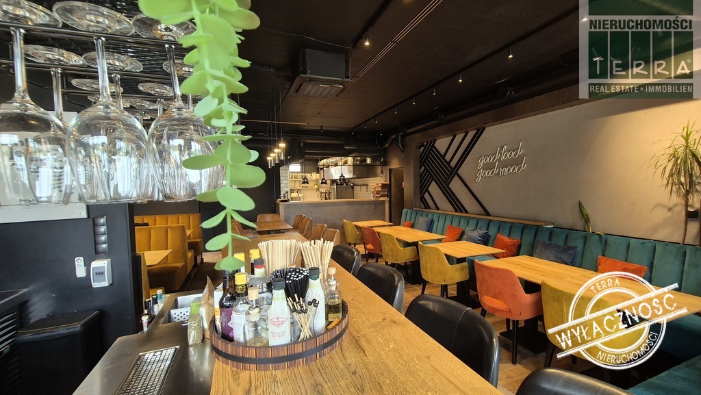 BUDYNEK Z MIEJSCAMI POSTOJOWYMI (7)