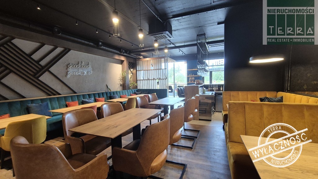 BUDYNEK Z MIEJSCAMI POSTOJOWYMI (11)