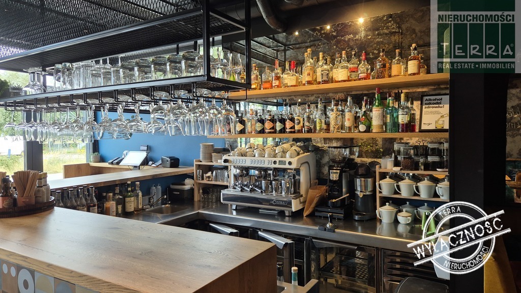 BUDYNEK Z MIEJSCAMI POSTOJOWYMI (12)