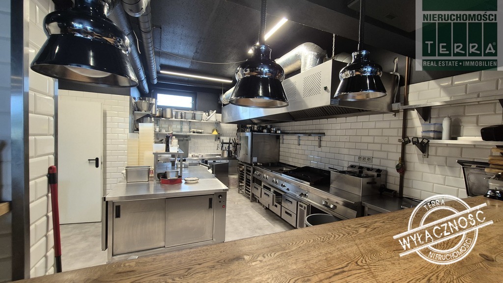 BUDYNEK Z MIEJSCAMI POSTOJOWYMI (14)