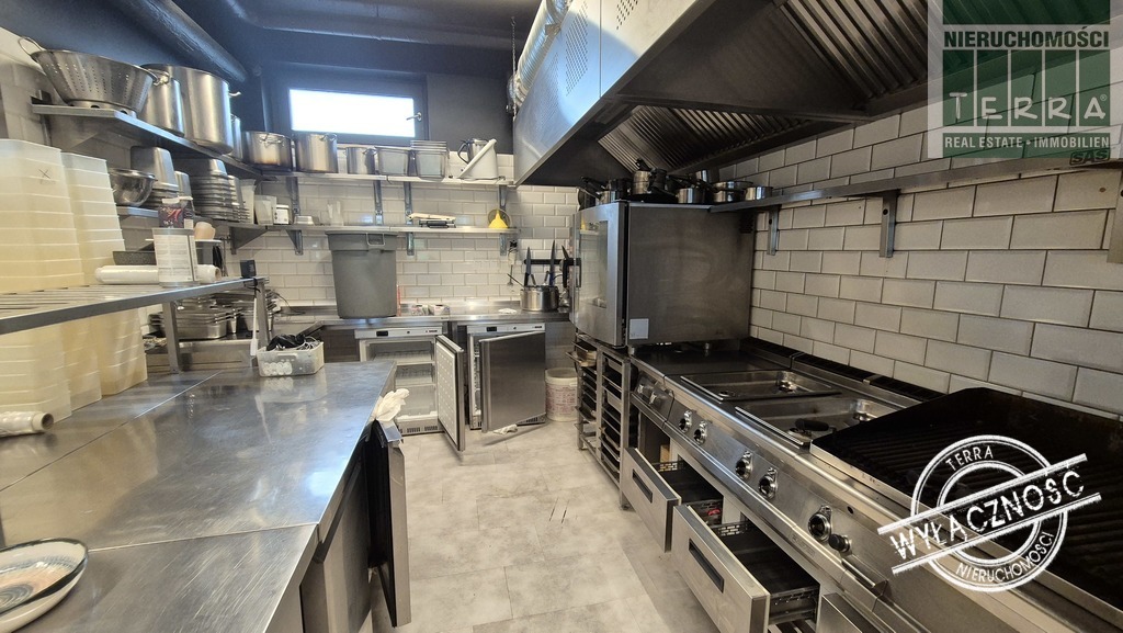 BUDYNEK Z MIEJSCAMI POSTOJOWYMI (15)