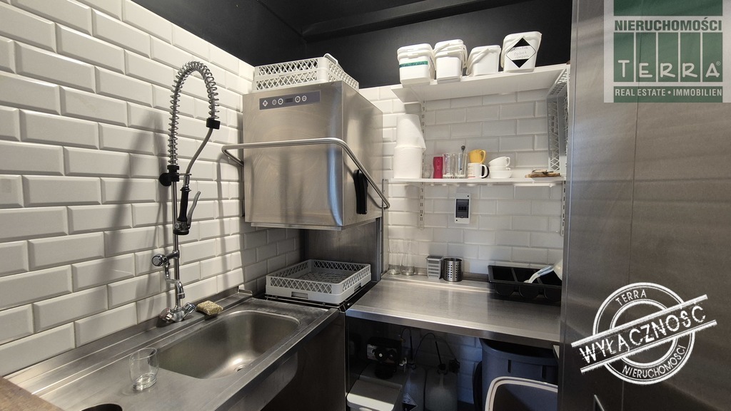 BUDYNEK Z MIEJSCAMI POSTOJOWYMI (16)