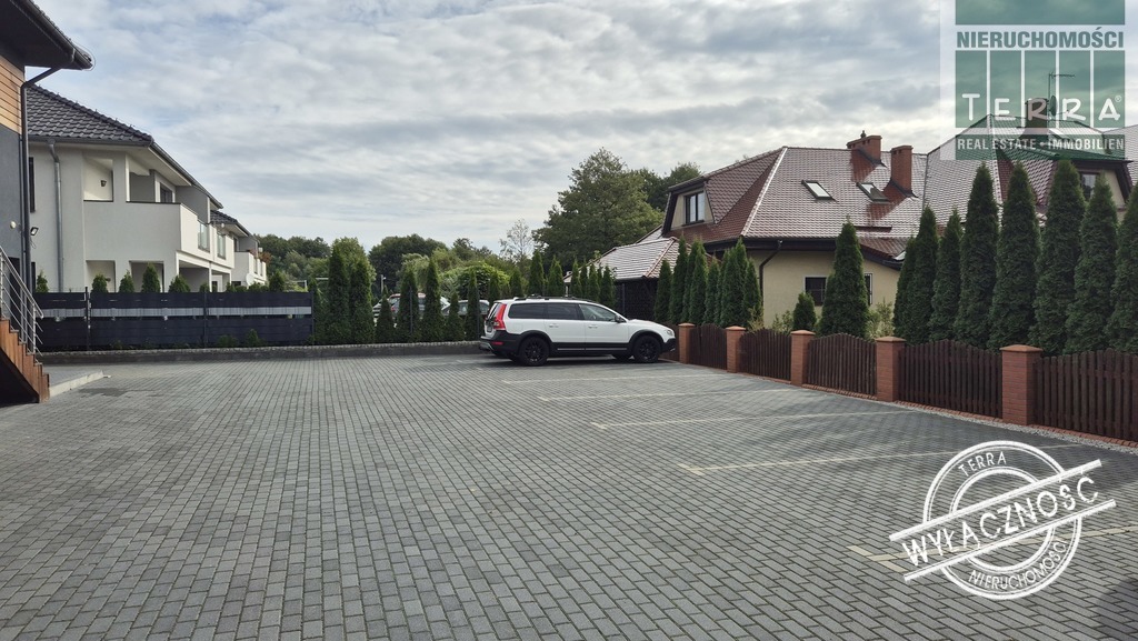 BUDYNEK Z MIEJSCAMI POSTOJOWYMI (3)