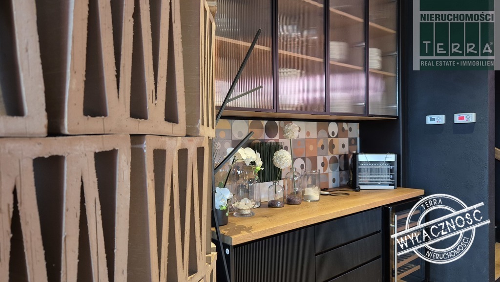 BUDYNEK Z MIEJSCAMI POSTOJOWYMI (19)