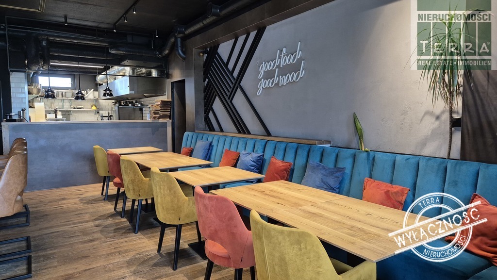 BUDYNEK Z MIEJSCAMI POSTOJOWYMI (24)