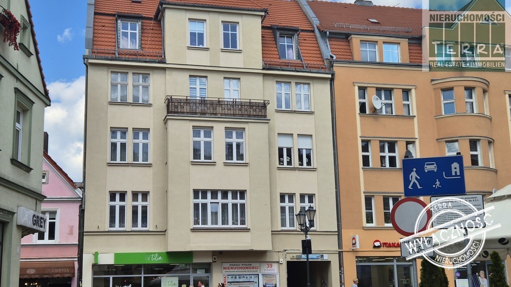 Piękny lokal w kamienicy. (2)