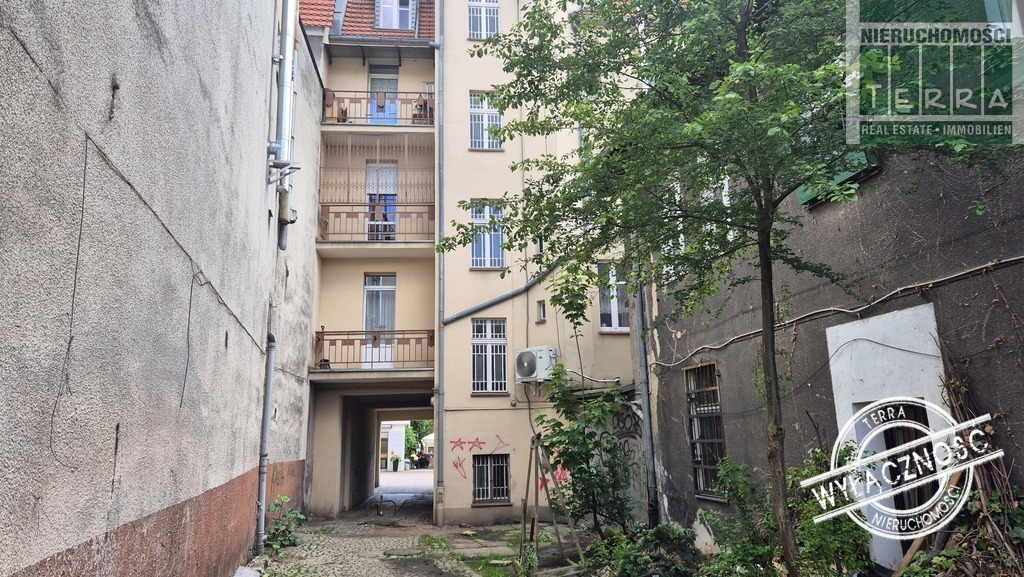 Piękny lokal w kamienicy. (14)