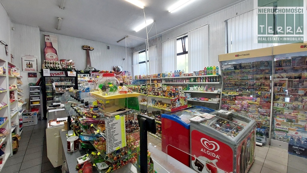 Lokal usługowy na parterze, os. Zacisze. (4)